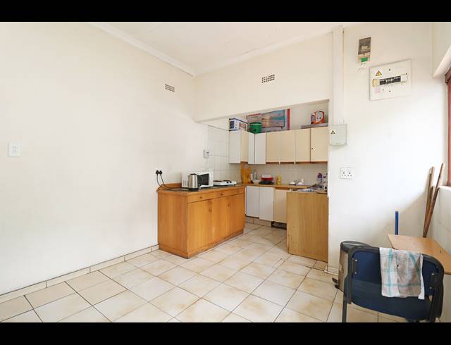 1,487M² BUSINESS FOR SALE IN BRAMLEY